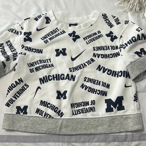 Nike University of Michigan T shirt sweatshirt